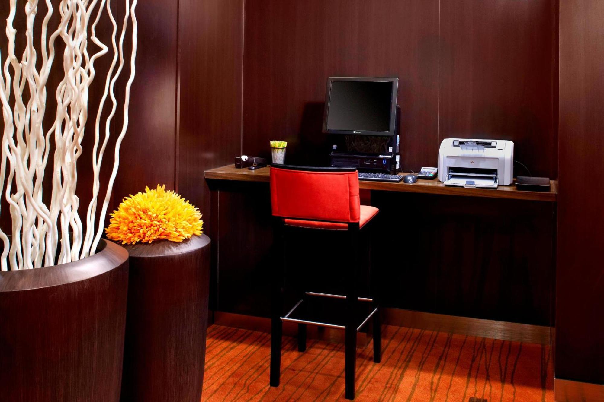 Courtyard By Marriott Pittsburgh West Homestead Waterfront Экстерьер фото